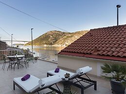 Apartment Cetinic - Two Bedroom Apartment With Terrace and Sea View