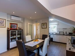 Apartment Cetinic - Two Bedroom Apartment With Terrace and Sea View