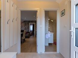 Apartment Cetinic - Two Bedroom Apartment With Terrace and Sea View