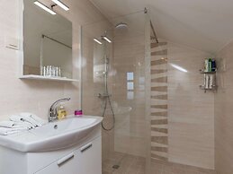 Apartment Cetinic - Two Bedroom Apartment With Terrace and Sea View