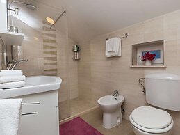 Apartment Cetinic - Two Bedroom Apartment With Terrace and Sea View