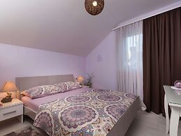 Apartment Cetinic - Two Bedroom Apartment With Terrace and Sea View