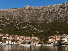 Apartment Cetinic - Two Bedroom Apartment With Terrace and Sea View