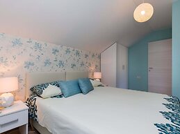 Apartment Cetinic - Two Bedroom Apartment With Terrace and Sea View