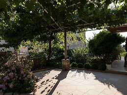 Apartment Vukic - Studio Apartment With Terrace and Garden View