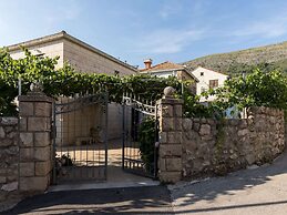 Apartment Vukic - Studio Apartment With Terrace and Garden View