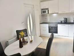 Fancy Apartments Dream - Deluxe One Bedroom Apartment With Balcony and