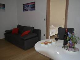 Fancy Apartments Dream - Deluxe One Bedroom Apartment With Balcony and