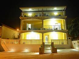 Fancy Apartments Dream - Deluxe One Bedroom Apartment With Balcony and