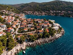 Fancy Apartments Dream - Deluxe One Bedroom Apartment With Balcony and