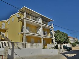 Fancy Apartments Dream - Deluxe One Bedroom Apartment With Balcony and
