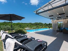 Modern Villa With Pool, Covered Terrace and sea View