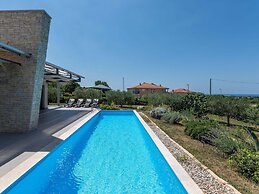 Modern Villa With Pool, Covered Terrace and sea View