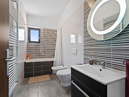 Modern Villa With Pool, Covered Terrace and sea View