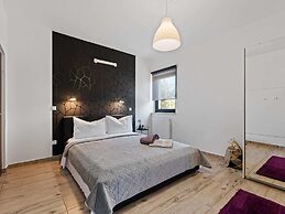 Modern Villa With Pool, Covered Terrace and sea View