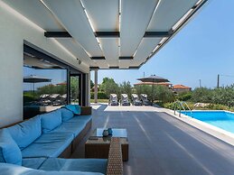 Modern Villa With Pool, Covered Terrace and sea View