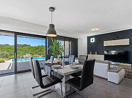 Modern Villa With Pool, Covered Terrace and sea View