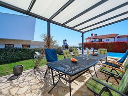 Spacious Holiday Home in Visnjan With Private Pool