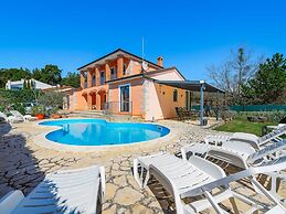 Spacious Holiday Home in Visnjan With Private Pool