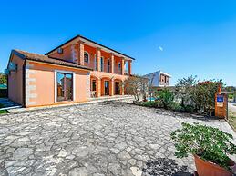 Spacious Holiday Home in Visnjan With Private Pool