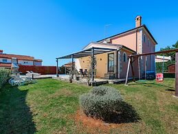 Spacious Holiday Home in Visnjan With Private Pool