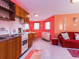 Apartment in Private House With Shared Pool