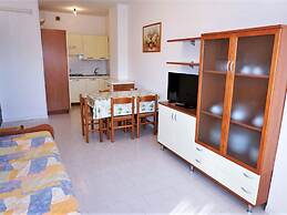 Belvilla by OYO Inviting Apartment With Pool