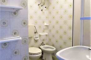 Belvilla by OYO Inviting Apartment With Pool