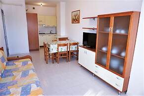 Belvilla by OYO Inviting Apartment With Pool