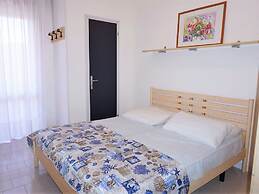 Belvilla by OYO Inviting Apartment With Pool