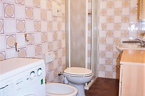 Belvilla by OYO Inviting Apartment With Pool