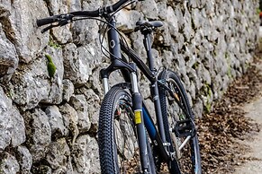 Villa Pave - Six-bedroom Villa With Terrace and Swimming Pool