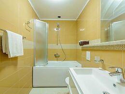 Villa Pave - Six-bedroom Villa With Terrace and Swimming Pool