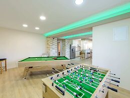 Villa Pave - Six-bedroom Villa With Terrace and Swimming Pool