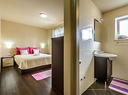 Villa Pave - Six-bedroom Villa With Terrace and Swimming Pool