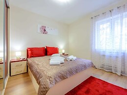 Villa Pave - Six-bedroom Villa With Terrace and Swimming Pool