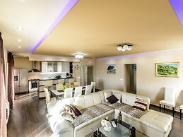 Villa Pave - Six-bedroom Villa With Terrace and Swimming Pool