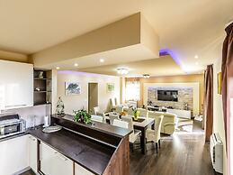 Villa Pave - Six-bedroom Villa With Terrace and Swimming Pool