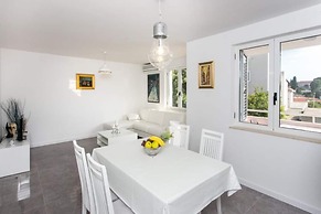 Apartment Dupcic - Two Bedroom Apartment With Balcony