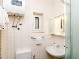 Apartments Nikola - One Bedroom Apartment With Terrace and Garden View