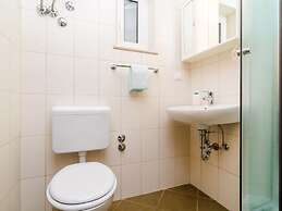 Apartments Nikola - One Bedroom Apartment With Terrace and Garden View