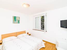 Apartments Nikola - One Bedroom Apartment With Terrace and Garden View