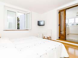 Apartments Nikola - One Bedroom Apartment With Terrace and Garden View