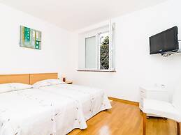 Apartments Nikola - One Bedroom Apartment With Terrace and Garden View