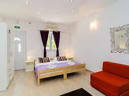 Apartments Versus- Comfort Studio Apartment With Terrace