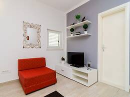 Apartments Versus- Comfort Studio Apartment With Terrace