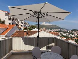 Green Hills Apartment - One Bedroom Apartment With Balcony and Sea Vie