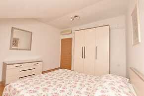 Green Hills Apartment - One Bedroom Apartment With Balcony and Sea Vie