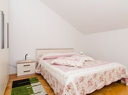 Green Hills Apartment - One Bedroom Apartment With Balcony and Sea Vie