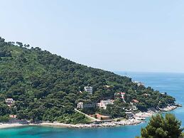 Green Hills Apartment - One Bedroom Apartment With Balcony and Sea Vie